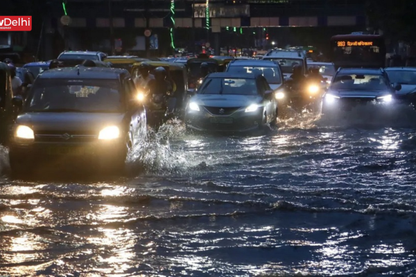 Delhi rain causes waterlogging, traffic chaos and flight delays amid IMD alert Delhi rain
